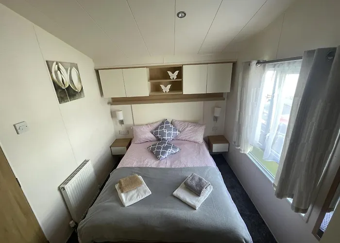 2 Bedroom Caravan, Edi Rita, Robin Hood, Pet Friendly