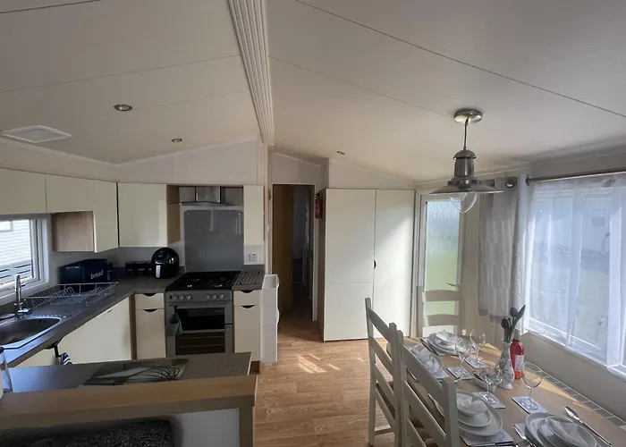2 Bedroom Caravan, Edi Rita, Robin Hood, Pet Friendly