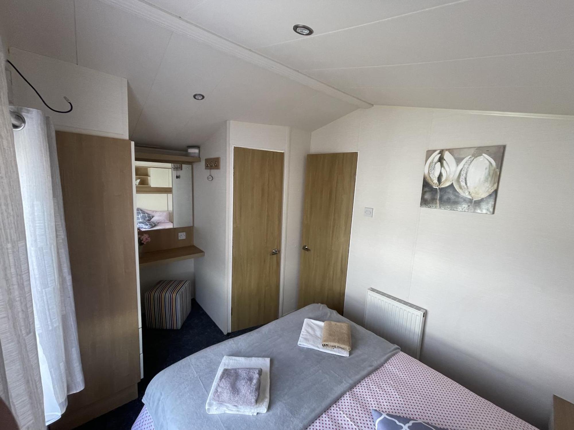 Campsite 2 Bedroom Caravan, Edi Rita, Robin Hood, Pet Friendly *