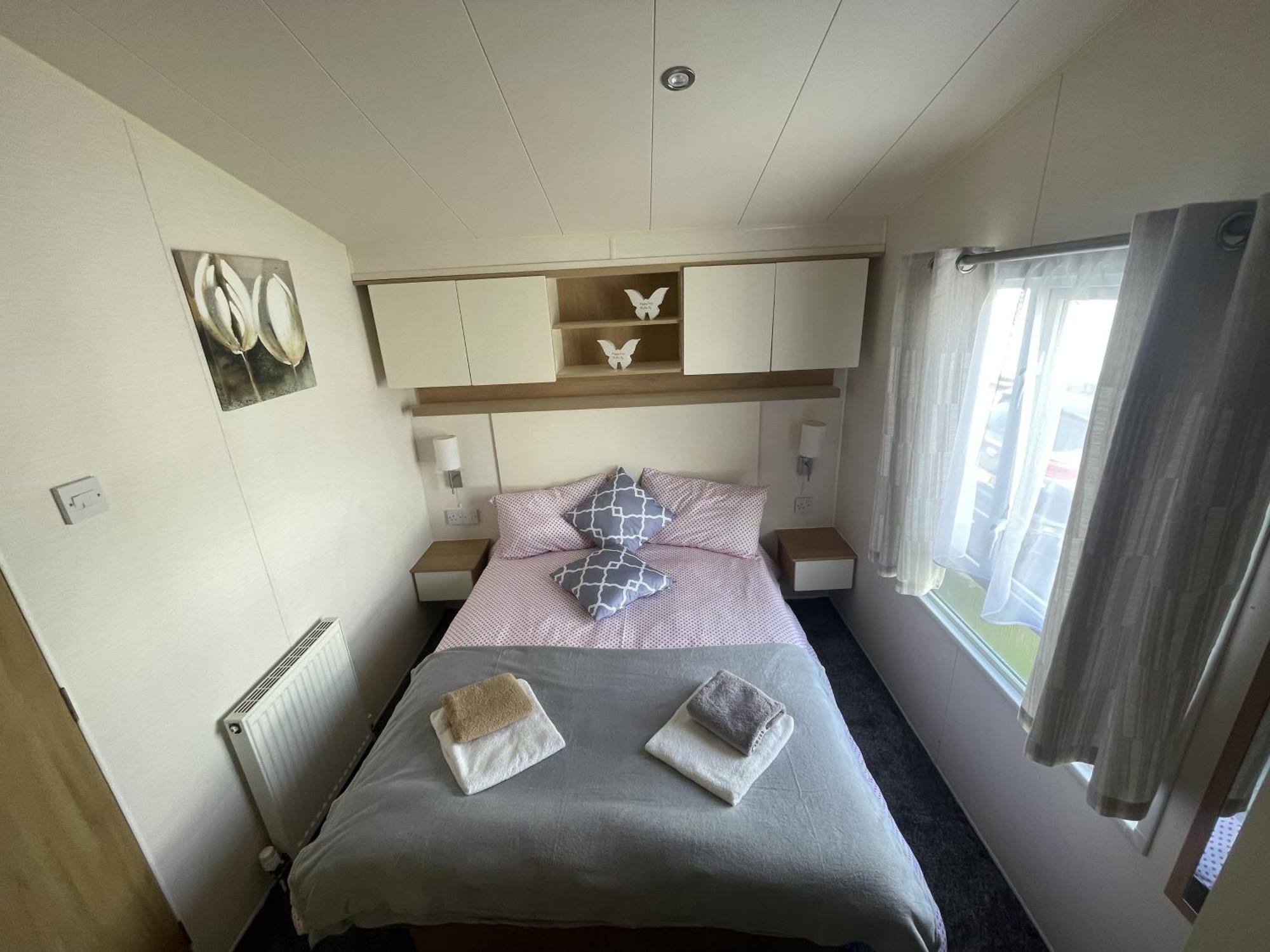 Campsite 2 Bedroom Caravan, Edi Rita, Robin Hood, Pet Friendly
