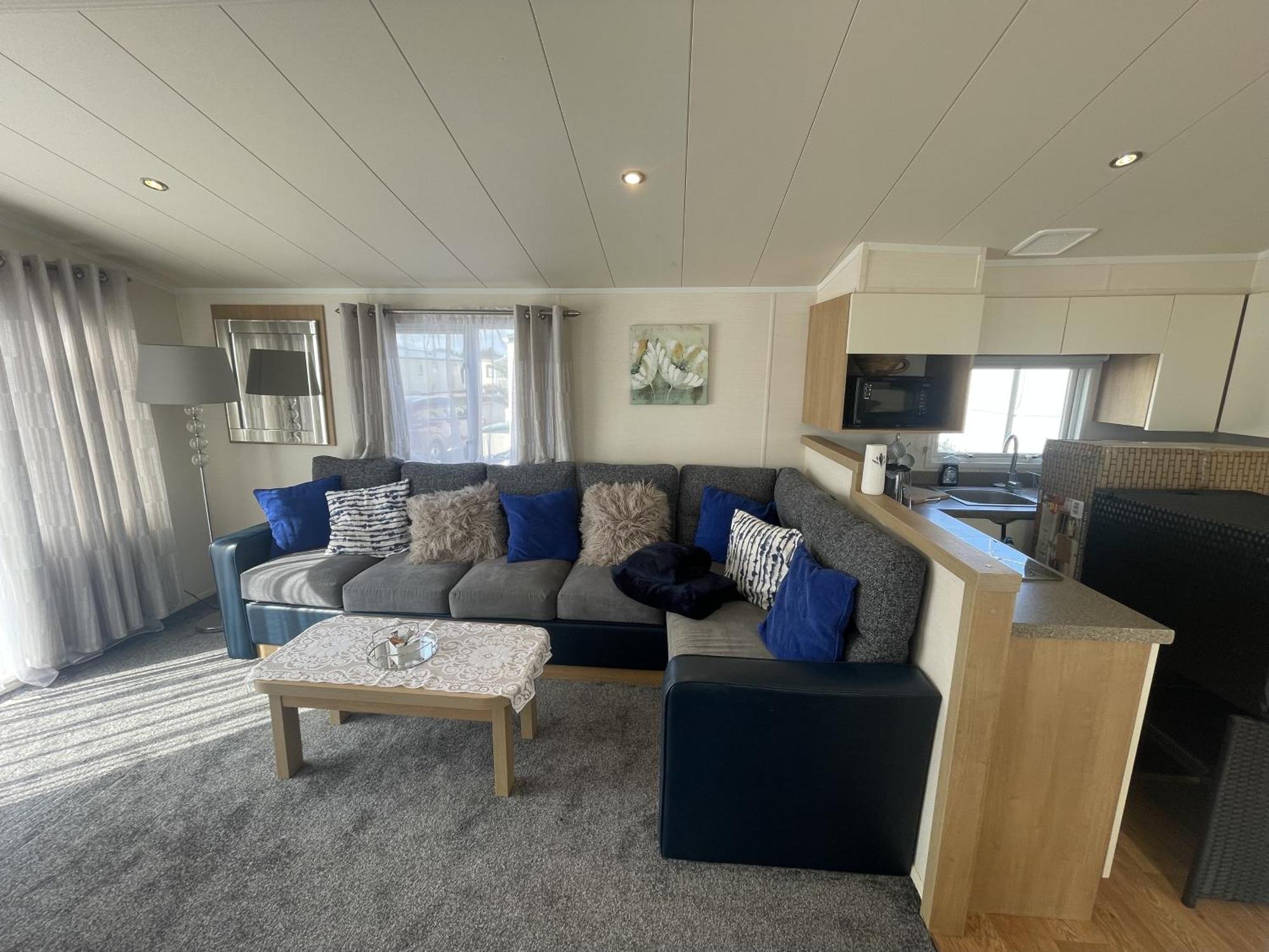 Campsite 2 Bedroom Caravan, Edi Rita, Robin Hood, Pet Friendly Meliden