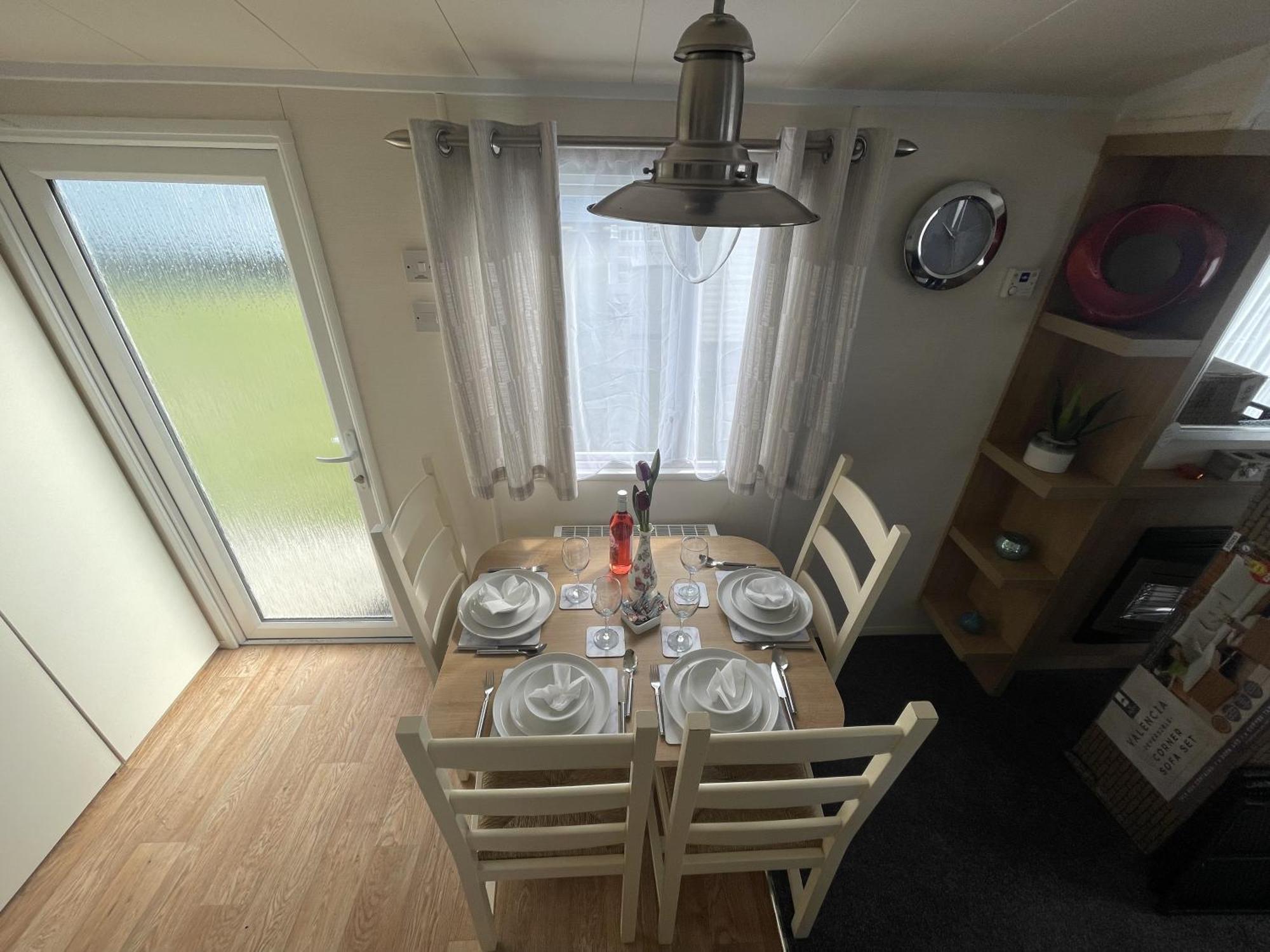 Campsite 2 Bedroom Caravan, Edi Rita, Robin Hood, Pet Friendly