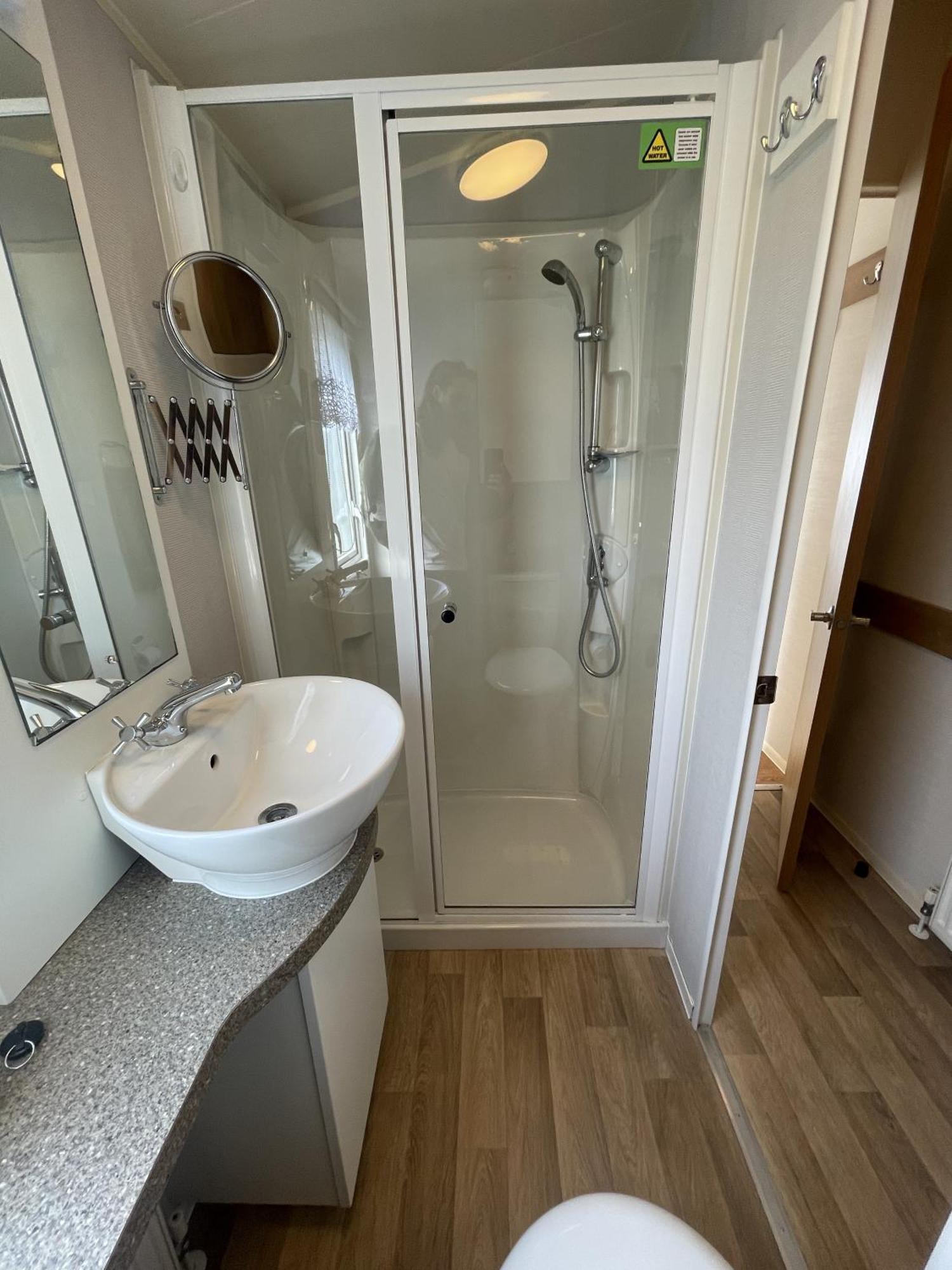 2 Bedroom Caravan, Edi Rita, Robin Hood, Pet Friendly Campsite *