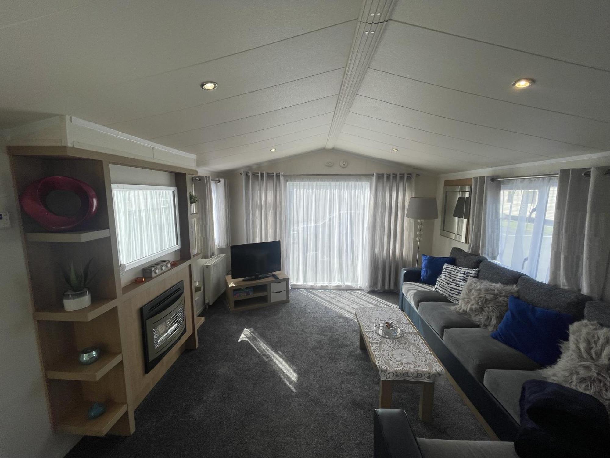 Campsite 2 Bedroom Caravan, Edi Rita, Robin Hood, Pet Friendly *