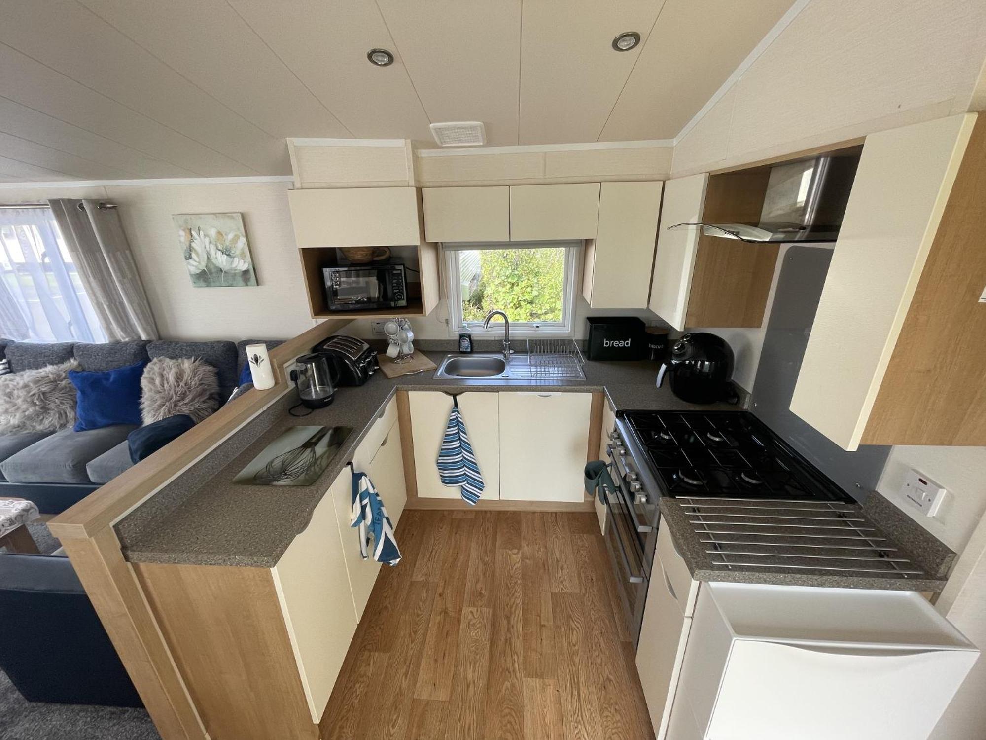 2 Bedroom Caravan, Edi Rita, Robin Hood, Pet Friendly Campsite Meliden